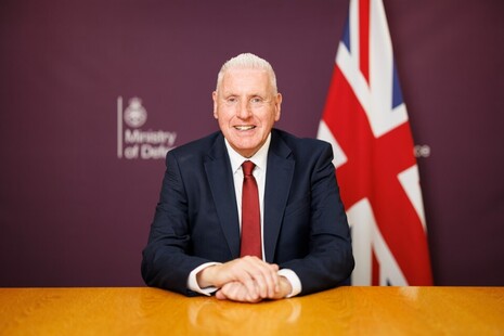 ENTREVISTA | Lord Vernon Coaker, ministro de Estado de Defensa de Reino Unido